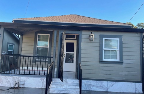 Farmington Casa | Charming 3-bedroom Calacatta Marble house in serene Farmington CA with WiFi, AC
