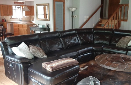 La Grange Cabina | Charming 3-bedroom cabin with WiFi, AC in serene La Grange