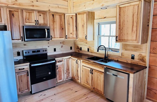 Tullahoma Cabina | Charming 3-bedroom cabin with WiFi, in Tullahoma out at Tim’s Ford Lake.