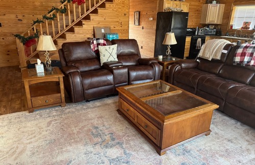 Lucedale Cabina | Charming 3-bedroom cabin with WiFi, AC on Escatawpa River in Lucedale MS