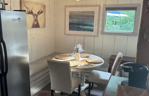 Mountain Park Cabina | Charming 3-bedroom cabin nestled in the forrest of City of Mt. Park.