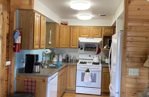 Warrens Cabina | Charming 3-bedroom cabin in Warrens with WiFi. Close to ATV access point.