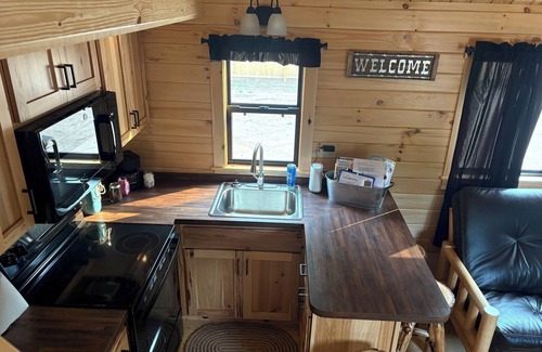 Gwinn Cabina | Charming 3-bedroom cabin in Gwinn - Pet Friendly - Snowmobile & ATV Trailhead