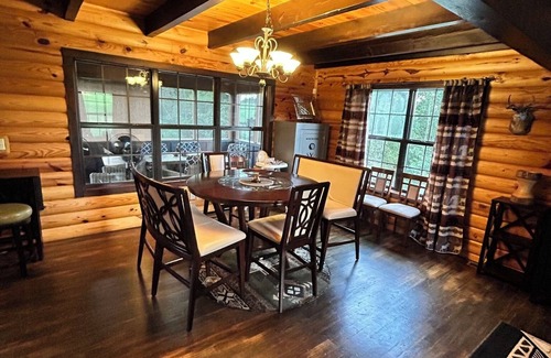 Etoile Cabina | Charming 3-bedroom cabin with AC and WiFi at Barren River Lake in Lucas, KY