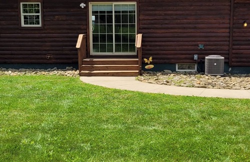 Wooster Cabina | Charming 3-bedroom cabin in Amish country near Shreve Ohio,great birding area!