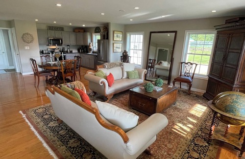 Rippon Cabaña | Charming 3-bedroom cottage located on historic Seaton Place Farm in Delaplane VA