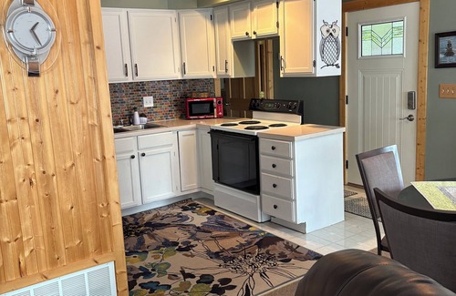Lake City Cabaña | Charming 3-bedroom cottage in Lake City with AC, WiFi with lake access