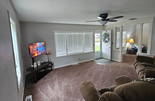 Lancaster Casa | Charming 3-bedroom country house with AC, WiFi in Lancaster.