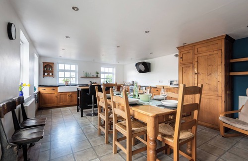 Chepstow Cabaña | Charming 3-bedroom cottage in historic Chepstow