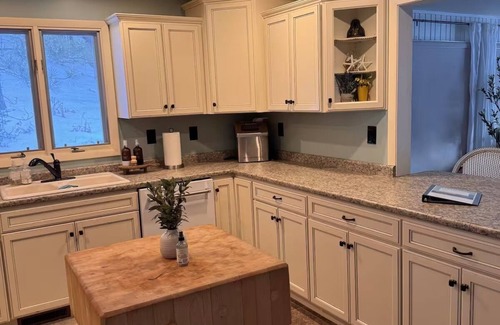 Florence Cabaña | Charming 3-bedroom cottage in welcoming Florence with AC