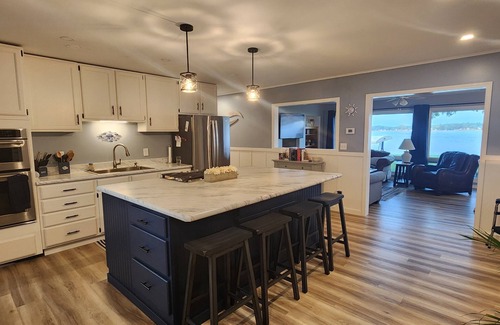 Bronson Cabaña | Charming 3-bedroom cottage on a pleasant all-sports lake in Branch County.