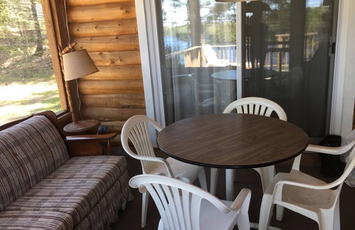 Arden Cabaña | Charming 3-bedroom cottage/home overlooking Big Gull Lake in Central Frontenac