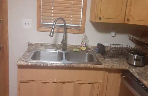 Lydia Cabaña | Charming 3-bedroom cottage with WiFi and AC in wonderful McBee GYM AND HOT TUB
