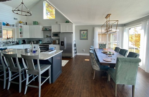Ozark Casa | Charming 3 bedroom cottage on the Arkansas River MAX occupancy is 6 adults