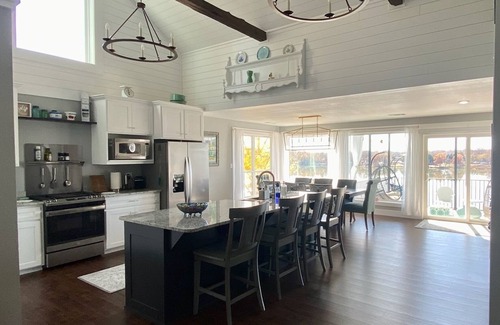 Ozark Casa | Charming 3 bedroom cottage on the Arkansas River MAX occupancy is 6 adults