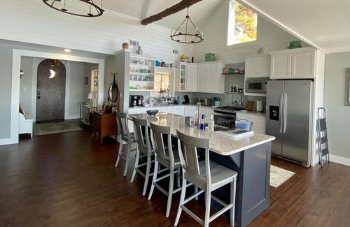 Ozark Casa | Charming 3 bedroom cottage on the Arkansas River MAX occupancy is 6 adults