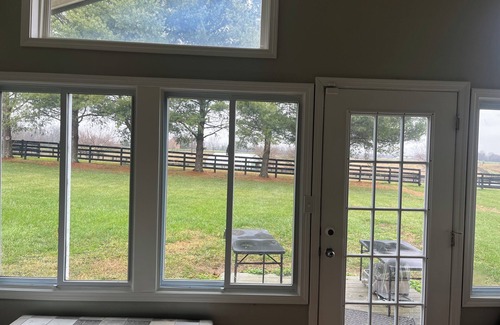 Paris Cabaña | Charming 3-bedroom detached cottage on horse farm near Lexington and Georgetown.