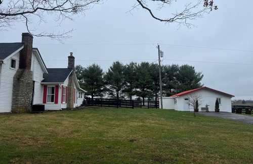 Paris Cabaña | Charming 3-bedroom detached cottage on horse farm near Lexington and Georgetown.