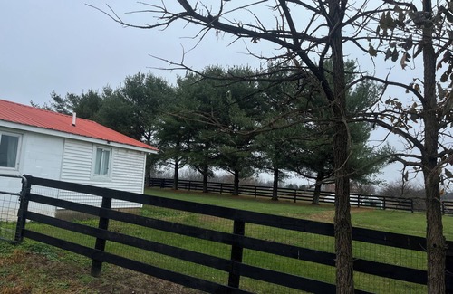 Paris Cabaña | Charming 3-bedroom detached cottage on horse farm near Lexington and Georgetown.