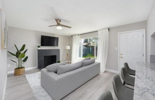 Sacramento Casa | Charming 3-bedroom Entire House