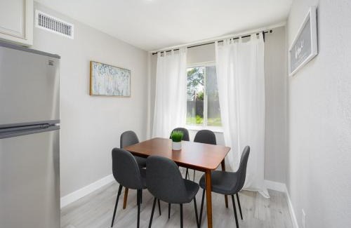 Sacramento Casa | Charming 3-bedroom Entire House