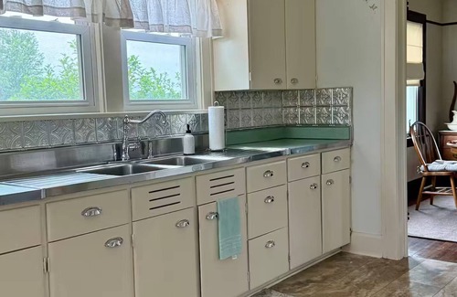 Austinburg Otro | Charming 3-bedroom farmhouse with AC, WiFi in quaint Austinburg