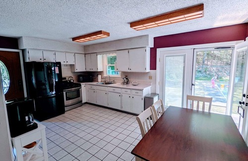 Queensbury Casa | Charming 3-bedroom Family Getaway in Queensbury with WiFi and AC