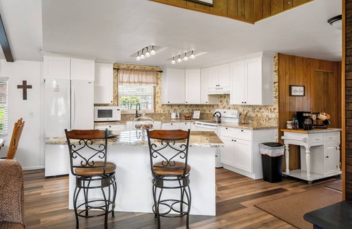San Miguel Otro | Charming 3-bedroom farmhouse with AC and WiFi 15 minutes to downtown Paso Robles