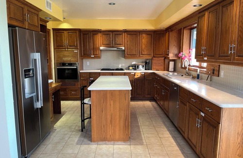 West Lincoln Casa | Charming 3-bedroom farmhouse with AC and WiFi in Dunnville