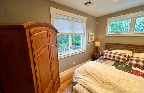 Ogunquit - Wells Otro | Charming 3-bedroom farmhouse 1 Mile From Ogunquit Downtown WiFi,AC-fitness room