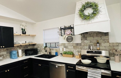 Powell Otro | Charming 3-bedroom farmhouse with WiFi, AC and heating in wonderful Washburn