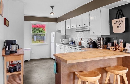 Windham Otro | Charming 3-bedroom farmhouse with hot tub in the Catskills