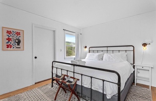Windham Otro | Charming 3-bedroom farmhouse with hot tub in the Catskills