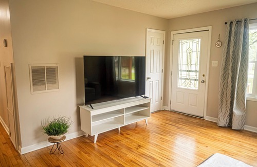 Greensboro Casa | Charming 3-Bedroom Greensboro Retreat Fully Furnished & Pet-Friendly