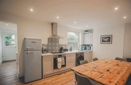 Old Trafford Casa | Charming 3 Bedroom Home with Garden in Banbury