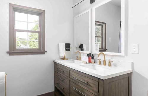 Norwood Casa | Charming 3 bedroom, Historic Norwood, near it ALL!