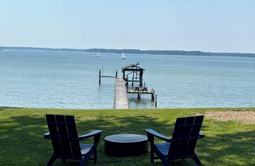 Deltaville Casa | Charming 3-bedroom house in Deltaville with Stunning Views and Beautiful garden!