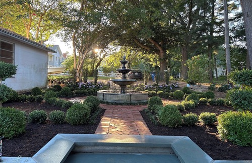 Deltaville Casa | Charming 3-bedroom house in Deltaville with Stunning Views and Beautiful garden!