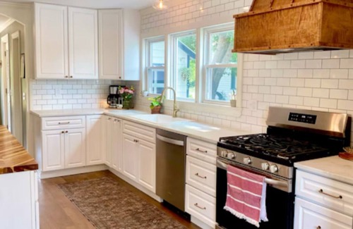 Gouverneur Casa | Charming 3-bedroom house in Gouverneur with private basketball court.