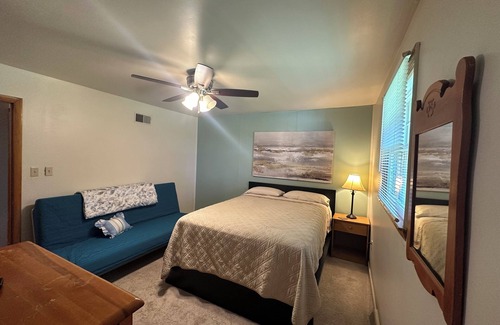 Harrisburg Casa | Charming 3-bedroom house in beautiful Grantville with WiFi, AC