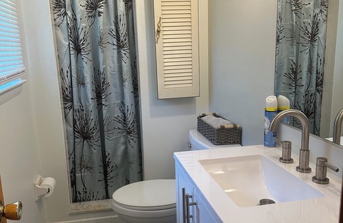 Harrisburg Casa | Charming 3-bedroom house in beautiful Grantville with WiFi, AC