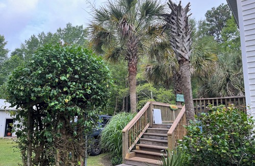 Holly Ridge Casa | Charming 3-bedroom house in welcoming Holly Ridge with WiFi, AC. Pet friendly