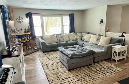 Janesville Casa | Charming 3-bedroom house with Hot Tub