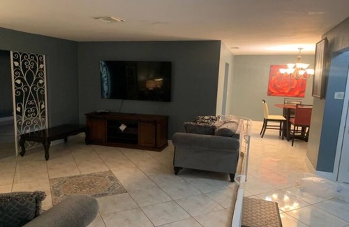 Lauderhill Casa | Charming 3-bedroom house with AC and WiFi in lovely Lauderhill