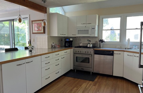 East Chop Casa | Charming 3-bedroom house in OakBluffs, walking distance to Circuit Ave!