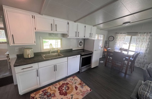Plentywood Casa | Charming 3-bedroom house in Plentywood with game room and patio with BBQ.