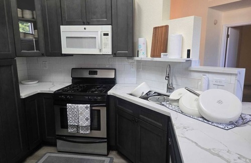 Southwestern Sacramento Casa | Charming 3-bedroom house with AC in Sacramento