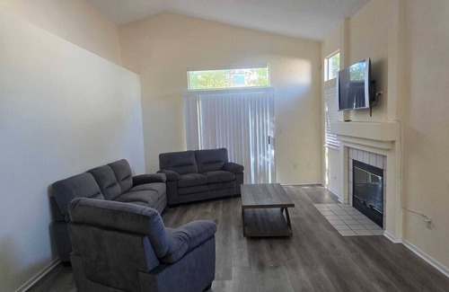 Southwestern Sacramento Casa | Charming 3-bedroom house with AC in Sacramento