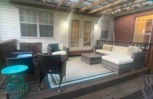 Starkville Casa | Charming 3-bedroom house centrally located in Starkville. Quiet neighborhood.