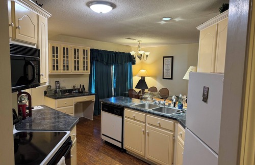 Woodland Hills Casa | Charming 3-bedroom house with WiFi, AC in delightful Tuscaloosa close to campus